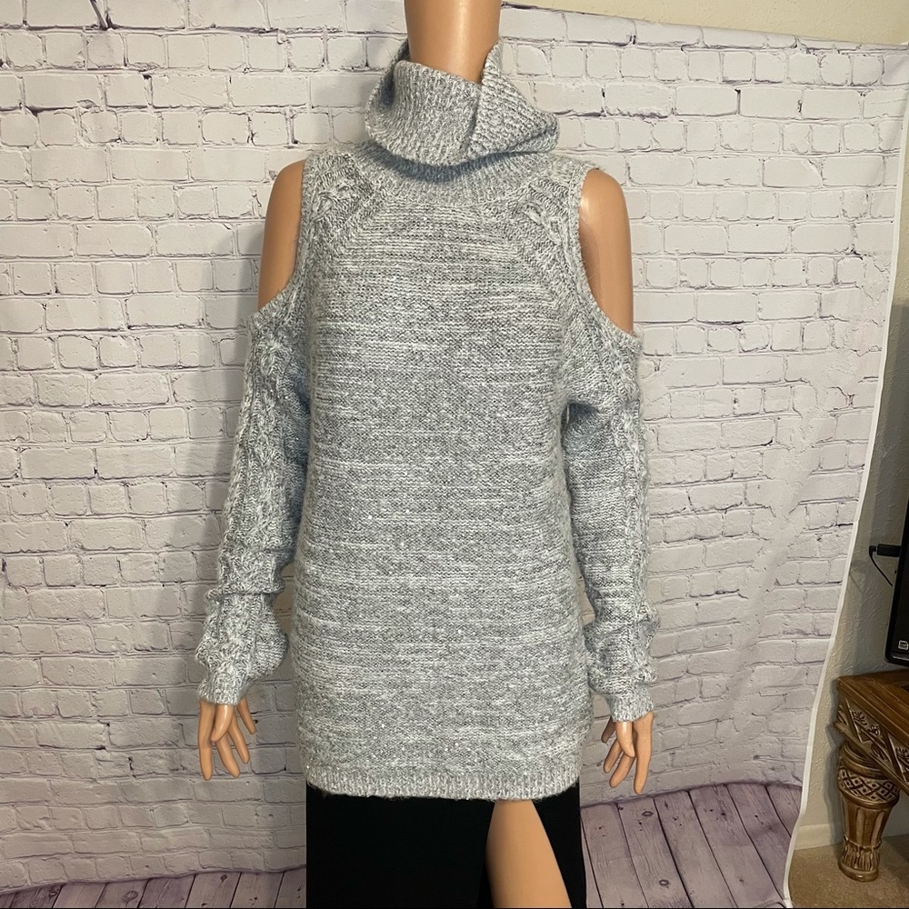 Chelsea 28 size small comfy oversized Open shoulder turtle neck comfy Sweater